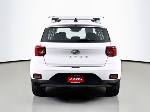 Used 2022 Hyundai Venue SEL w/ Cargo Package FWD image 4