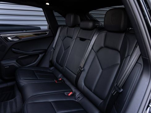 Certified 2026 Porsche Macan AWD/4WD image 27