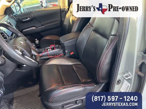 Used 2022 Toyota Tacoma TRD Off-Road image 9