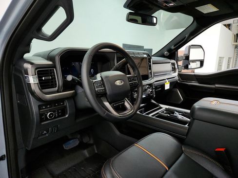 Used 2024 Ford F450 Platinum w/ FX4 Off-Road Package AWD/4WD image 12