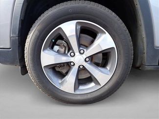 Used 2019 Jeep Cherokee Limited AWD/4WD video 4