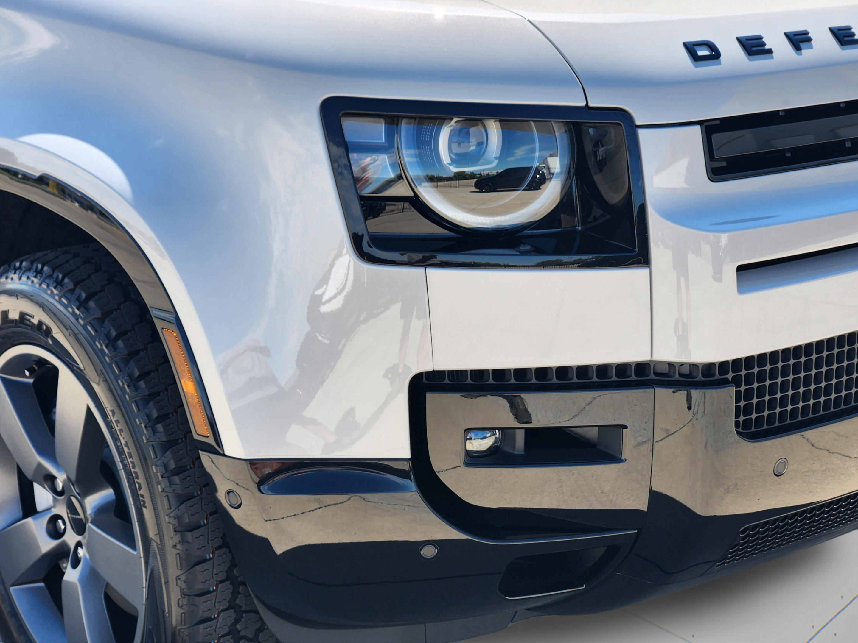 New 2026 Land Rover Defender 110 X-Dynamic SE AWD/4WD image 30