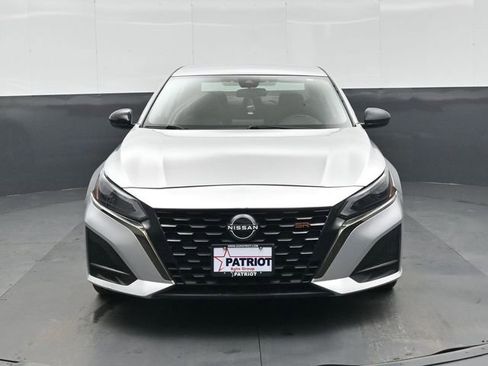 Used 2023 Nissan Altima 2.5 SR FWD image 9