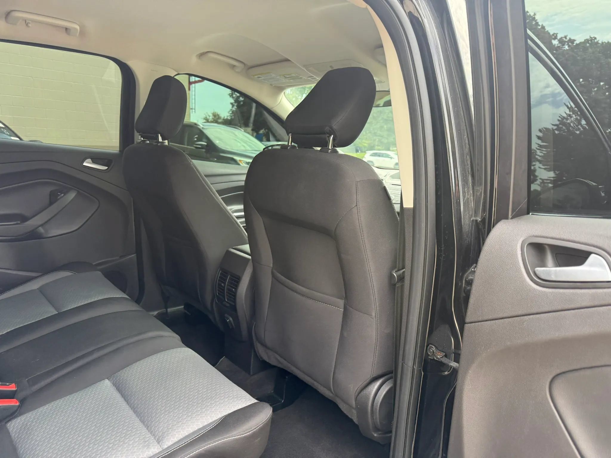 Used 2018 Ford Escape SE FWD image 16
