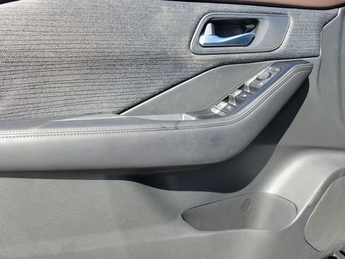 Certified 2022 Nissan Rogue SV FWD image 12