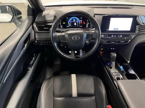 Used 2025 Toyota Camry SE image 18
