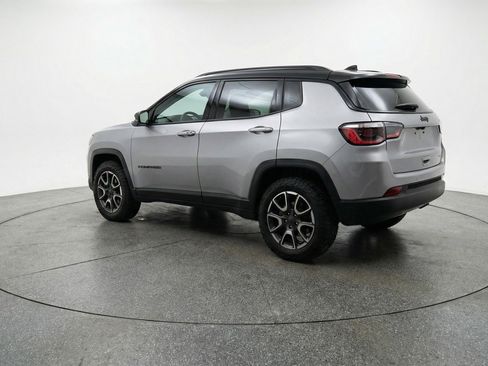 Used 2025 Jeep Compass Trailhawk AWD/4WD image 6