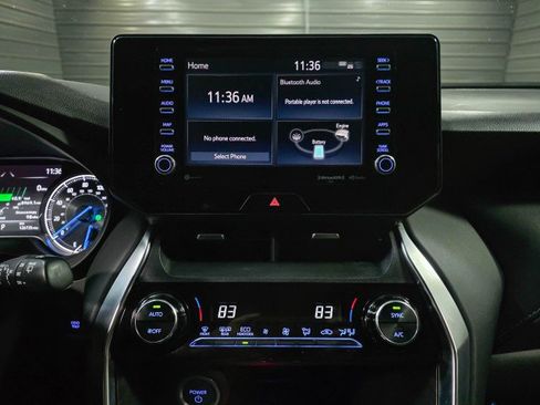 Used 2022 Toyota Venza XLE image 24