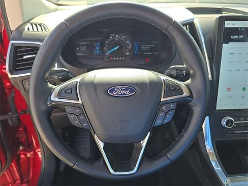Used 2024 Ford Edge Titanium image 33