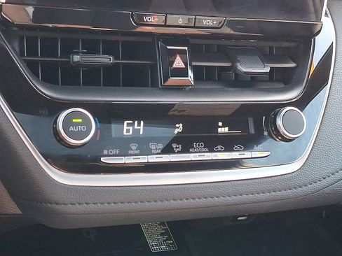 Certified 2025 Toyota Corolla SE w/ SE Premium Package FWD image 16