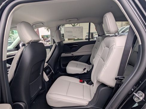 New 2026 Lincoln Aviator AWD image 13