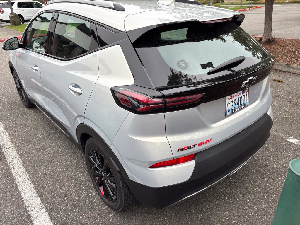 Used 2023 Chevrolet Bolt EUV Premier w/ Sun & Sound Package FWD image 5