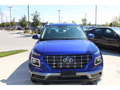 Used 2024 Hyundai Venue Limited image 3