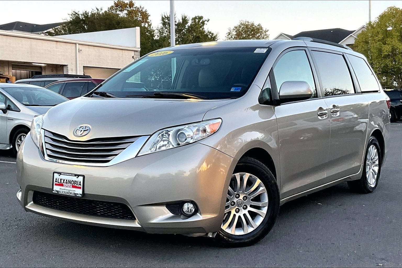 Used 2016 Toyota Sienna XLE Premium FWD image 1