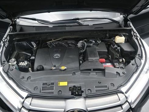 Used 2017 Toyota Highlander XLE FWD image 21