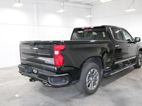 Used 2025 Chevrolet Silverado 1500 High Country AWD/4WD image 9
