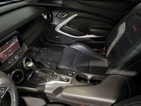 Used 2016 Chevrolet Camaro SS RWD image 17