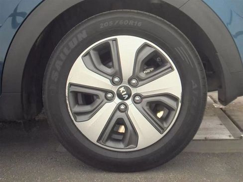 Used 2018 Kia Niro LX FWD image 11