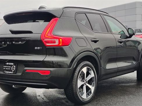 Certified 2025 Volvo XC40 B5 Plus image 3