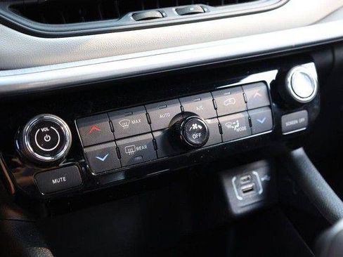 Used 2025 Jeep Compass Limited AWD/4WD image 13