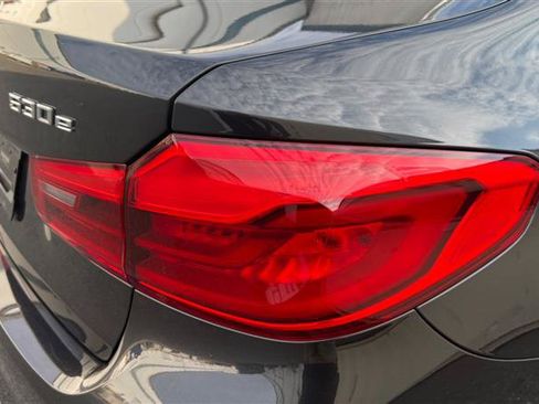 Used 2018 BMW 530e RWD image 17