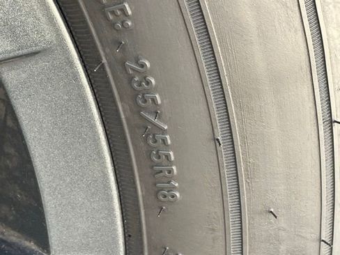 Used 2024 Volkswagen Tiguan SE w/ Panoramic Sunroof Package image 8