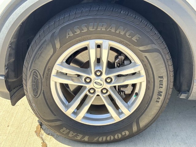 Used 2023 Ford Explorer XLT w/ Equipment Group 202A RWD image 4