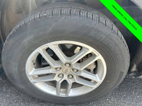 Used 2025 Ford Explorer Active AWD/4WD image 14