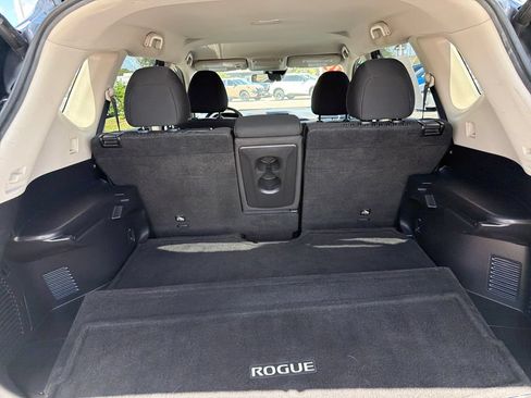 Used 2019 Nissan Rogue SV w/ Premium Package FWD image 14