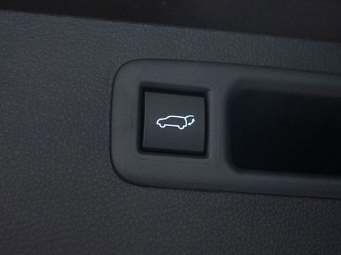 Certified 2025 Toyota Highlander XLE image 38