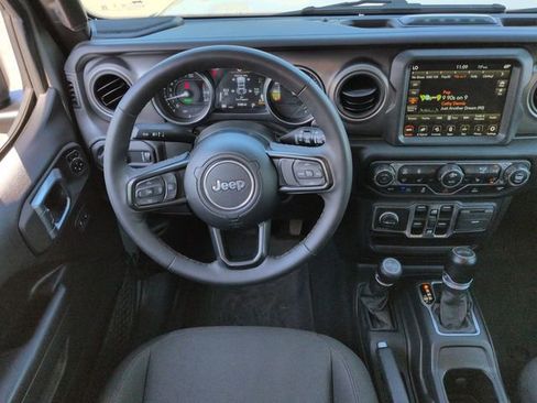 Used 2023 Jeep Wrangler Unlimited w/ Cold Weather Group image 15