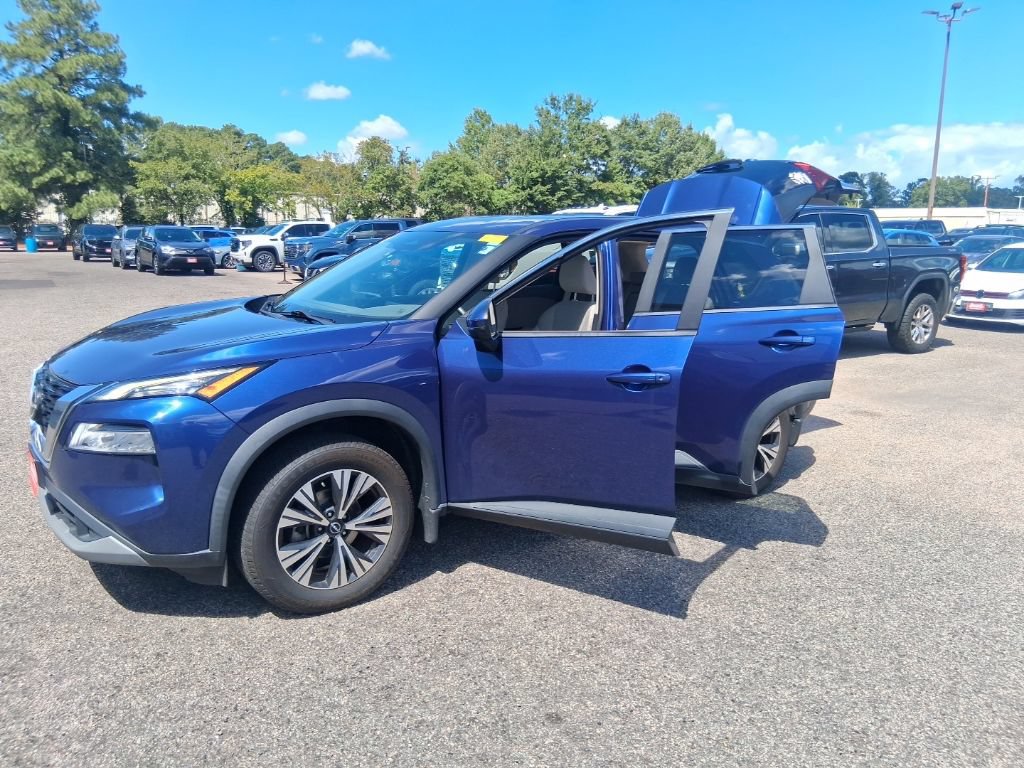 Used 2023 Nissan Rogue SV FWD image 16