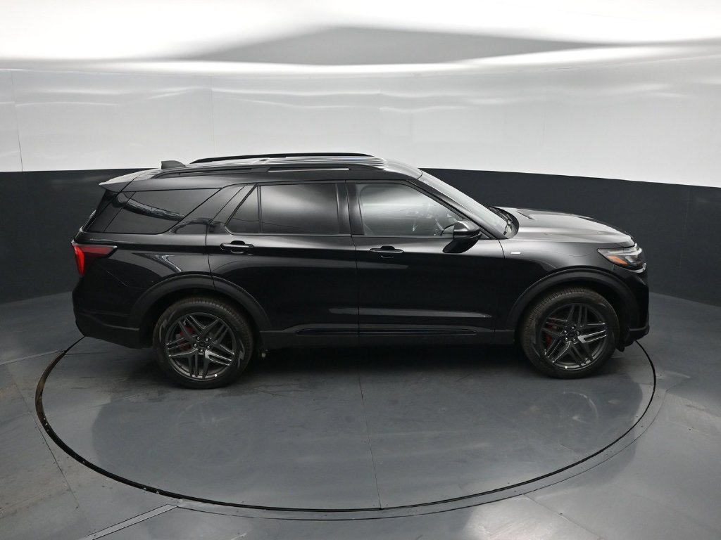 Certified 2026 Ford Explorer ST-Line w/ ST-Line Street Pack AWD/4WD image 35