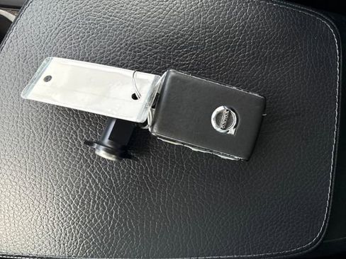 Used 2017 Volvo V90 T6 Cross Country image 19