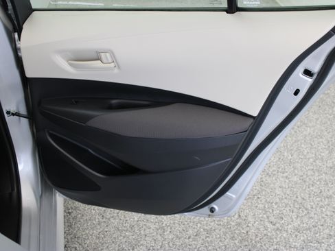 Used 2025 Toyota Corolla LE FWD image 28