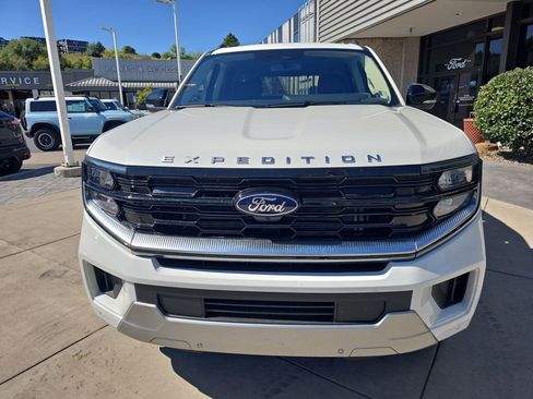 Used 2025 Ford Expedition Platinum w/ Driver's Package image 8