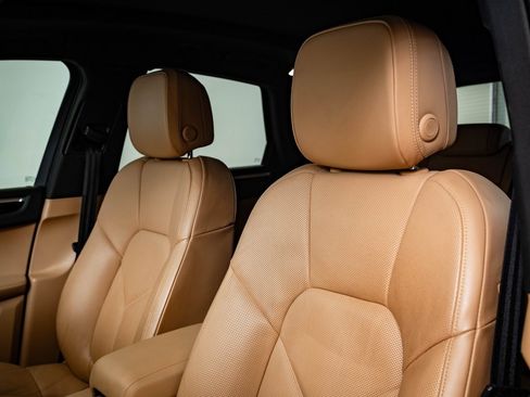 Used 2018 Porsche Macan image 38