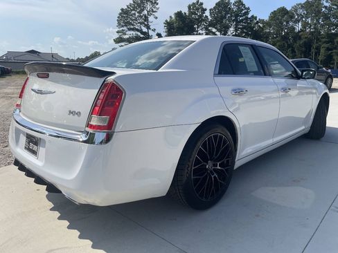 Used 2011 Chrysler 300 Limited RWD image 10