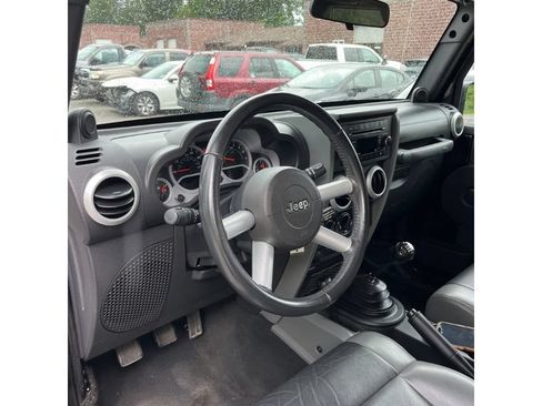 Used 2010 Jeep Wrangler Sahara w/ Dual Top Group AWD/4WD image 11