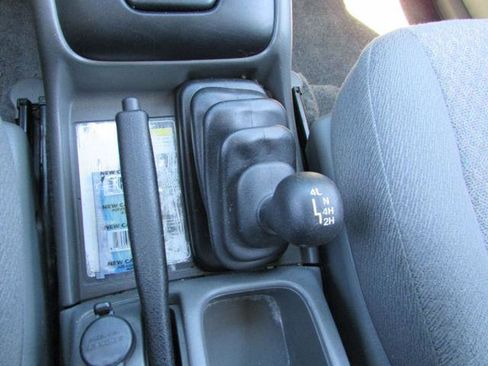 Used 2001 Chevrolet Tracker 4WD w/ Preferred Equipment Group image 13