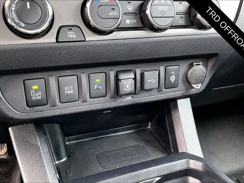 Used 2021 Toyota Tacoma TRD Off-Road image 16
