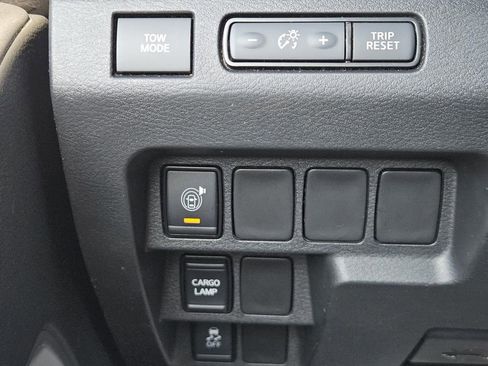 Used 2022 Nissan Frontier SV w/ Technology Package image 17