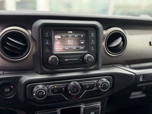 Used 2018 Jeep Wrangler Unlimited Sport AWD/4WD image 12