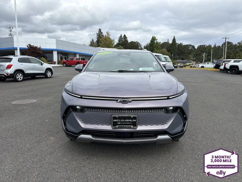 Used 2024 Chevrolet Equinox EV LT FWD image 9