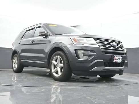 Used 2016 Ford Explorer XLT AWD/4WD image 38