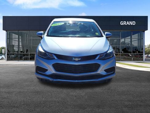 Used 2017 Chevrolet Cruze LT image 3