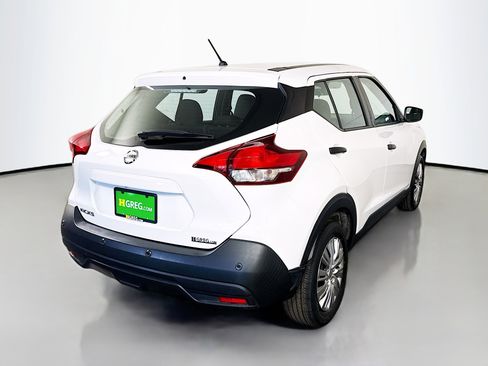 Used 2020 Nissan Kicks S image 10