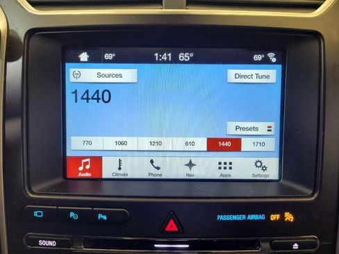 Used 2017 Ford Explorer Platinum image 25