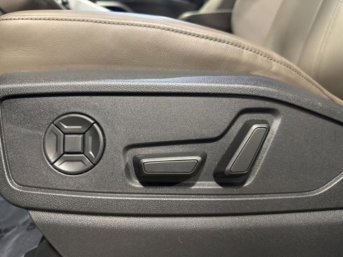 Used 2025 Audi Q5 2.0T Premium w/ Convenience Package image 24