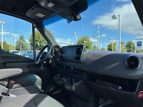 Used 2024 Mercedes-Benz Sprinter 2500 image 32